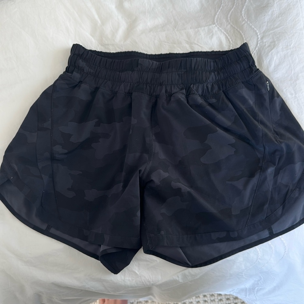 Lululemon Track That High Rise Camo Short, Size 8